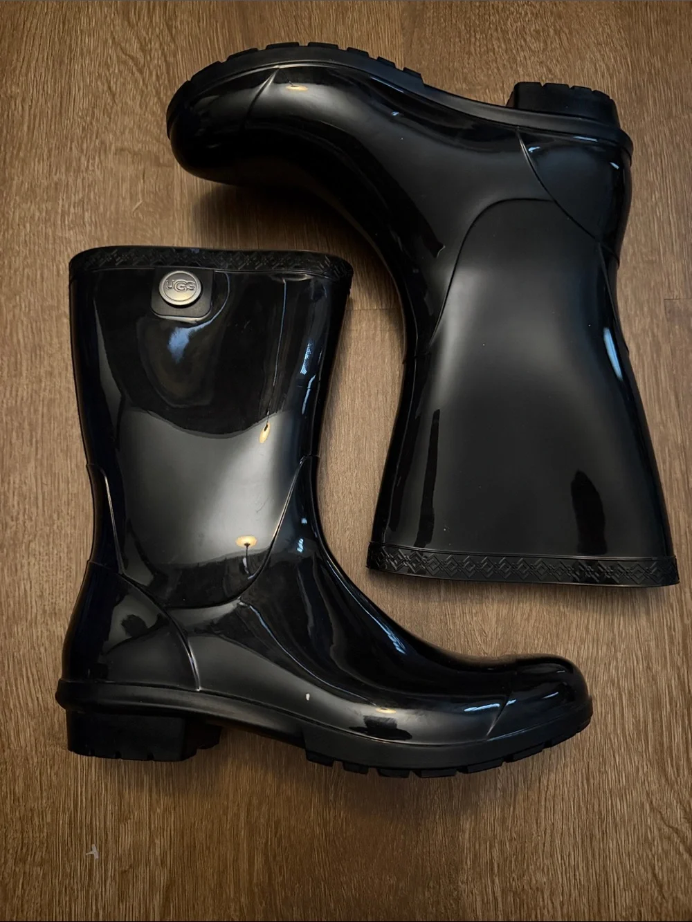 UGG shiny patent